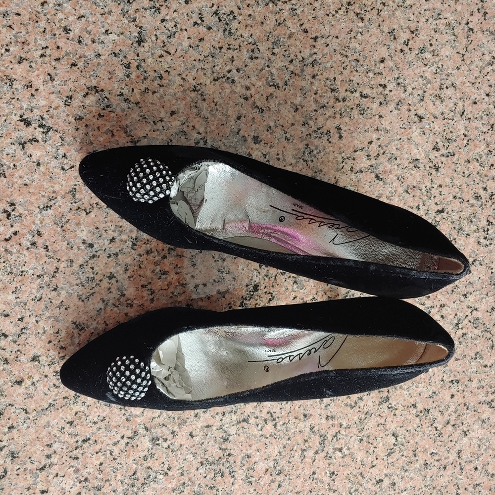 Black Velvet Pumps